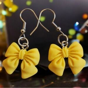 NWT - 3D Resin Bow Earrings Set - Yellow